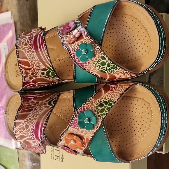 L'artiste Sandals - Picture 1 of 7